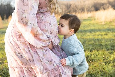 pregnant mom and husband in a field maryland