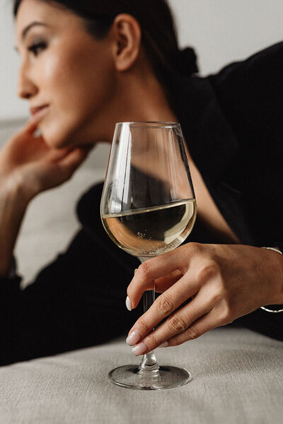 kaboompics_sophisticated-wine-tasting-portraits-modern-asian-woman-in-elegant-black-outfit-holding-white-wine-glass-33685