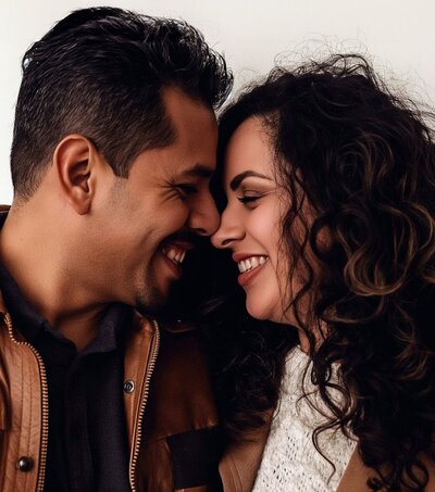 A couple smiling at each other. They represent happy couples who succeeded in making their relationship work through couples therapy with Relationship Experts in Florida. If you want to know what kind of therapy is best for couples, read our blog.