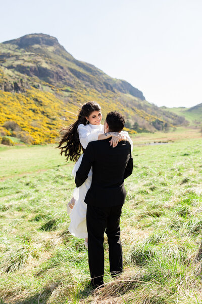 Edinburgh Wedding Photographers capture bride and groom pose