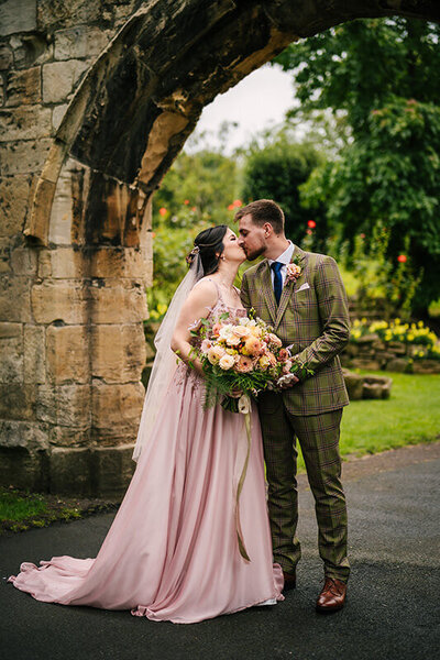 Romantic kiss in York Gardens