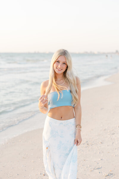 Senior girl on st pete beach. Tampa florida senior photographer. 