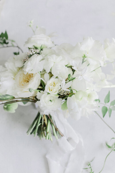 white bridal bouquet