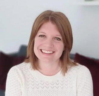 An transformative online course helping to boost confidence and self-esteem in midlife women - Your Next Step Forward.