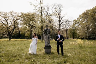 Trouwfotograaf legt bruidspaar vast in de duinen in Utrecht.