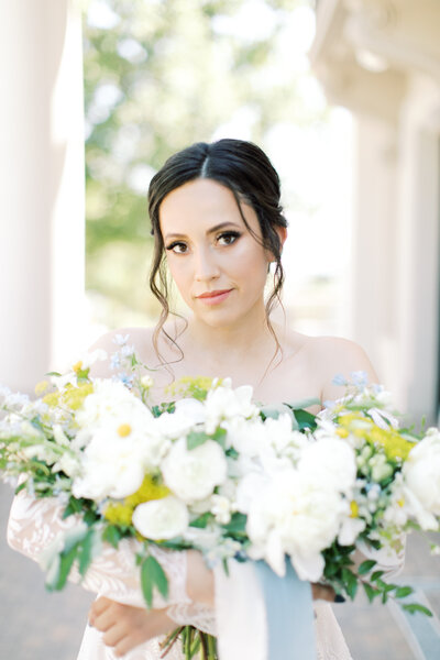 yellow and white bridal boquet