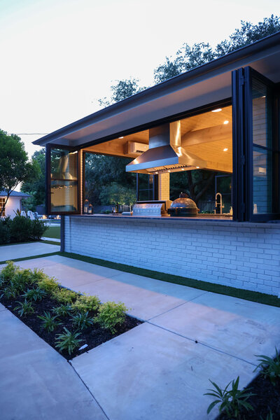 mk-design-dallas-exterior-kitchen