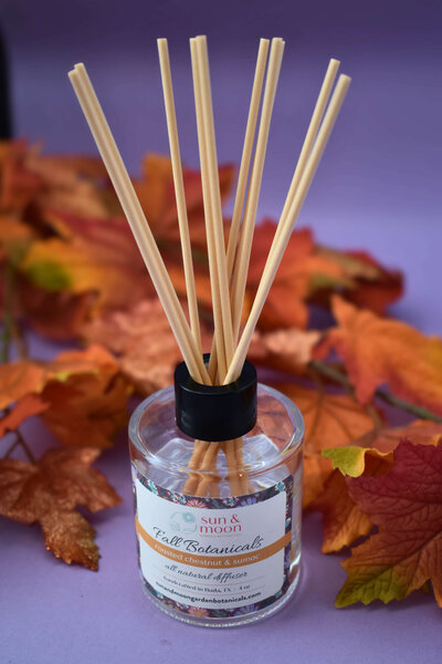 sun-and-moon-garden-botanicals-fall-roasted-chestnut-diffuser-angle