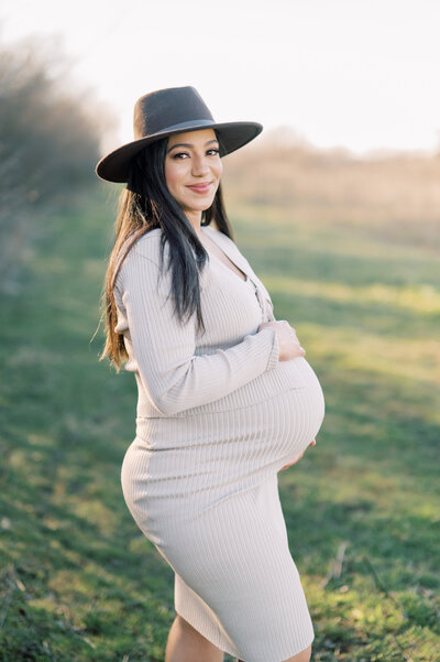maternity portrait in fort worth park