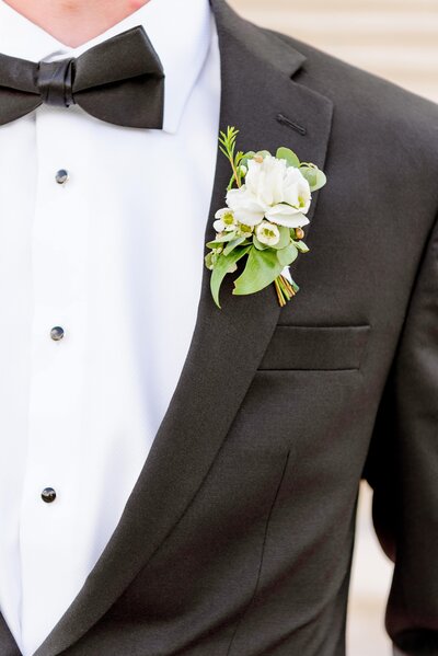 groom-suit-details-bowtie