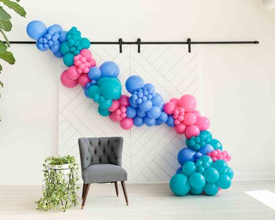 The perfect size for your event with air with flair decor balloon garland sizing guide for 15 ft installations. The guide ensures that your blue,pink,and green balloon garland will fit seamlessly into your space.