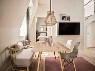 Sitzecke im Penthouse Apartment im Hotel the breeze.