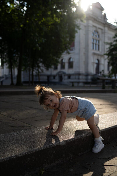 SIMPLESTORIES-08493-2
