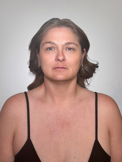 before image of beautiful woman prior to starting her boudoir photo shoot with mark andrew