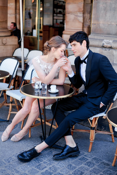 Paris photographer-Engagement in Paris-Parisian caffé-Gabriella Vanstern-17