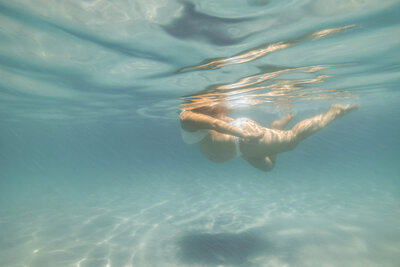 Perth underwater maternity photoshoot
