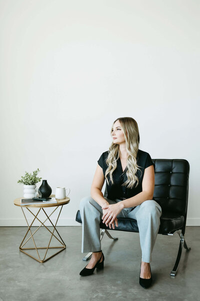 Karly Whitaker helping creative entrepreneurs with HoneyBook setup and support.