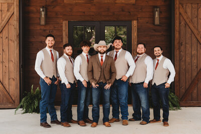 Outdoor Weddinf at The Rosewood Venue in Mount Vernon Texas Bride wedding party pic dallas wedding photographer outdoor wedding ceremony Groomsmen pic Groom Suite