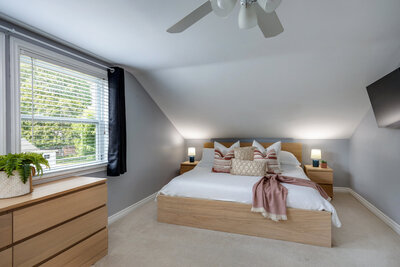 22 Second primary bdrm (4)