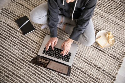 college student typing on a laptop