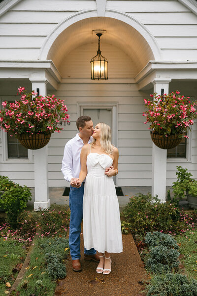 Warm, vibrant image of couple at Nashville engagement session