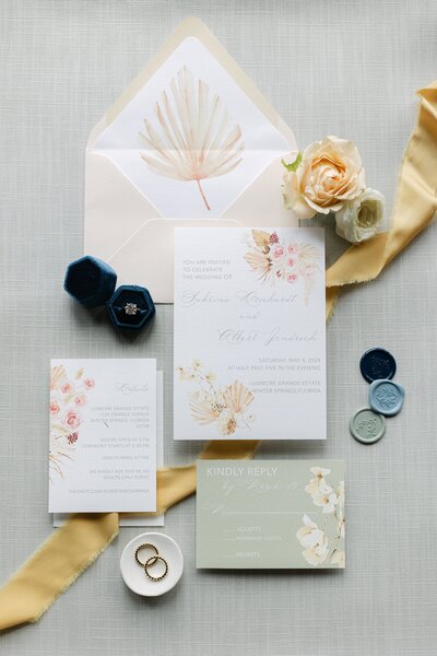 Wedding invitation with earthy tones and boho elements