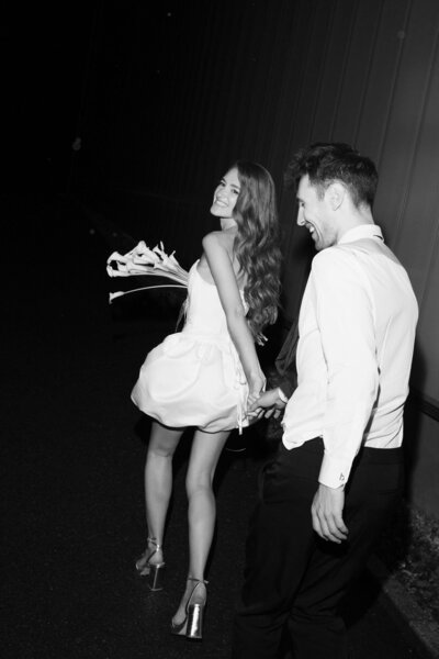 lake como wedding couple on boat