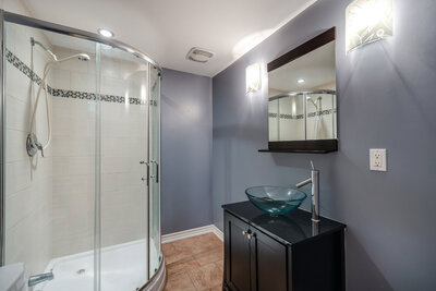 115 William Cowels bsmt bath