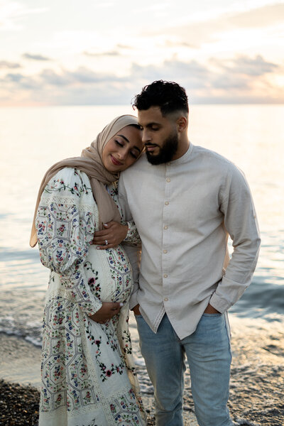 golden hour maternity session in northeast Ohio by top natural light family photographer