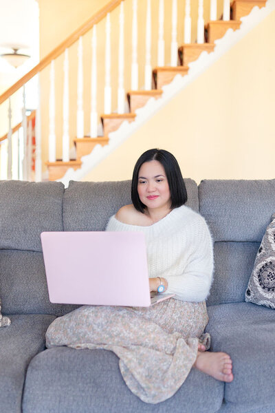 Belle working, a Bristow, Virginia product photographer