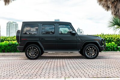 mercedes-g550-matte-manufaktur-night-black-magno-for-rent-in-miami-side-profile-022