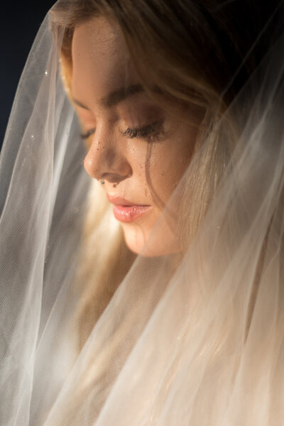 bride-under-veil