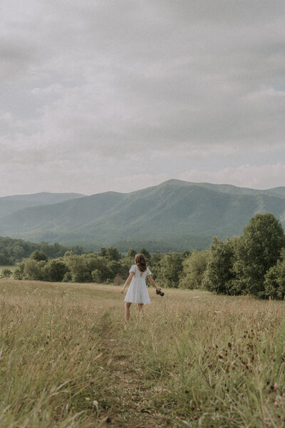 kylie at cades cove, spinning around in the field 