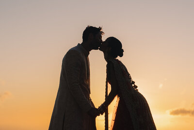 Oahu wedding photographer captures outdoor ceremony by the cliffs