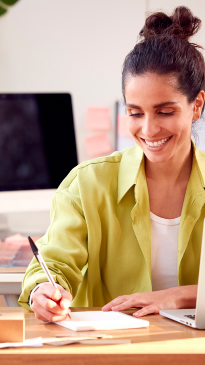 Business Women planning marketing content that converts