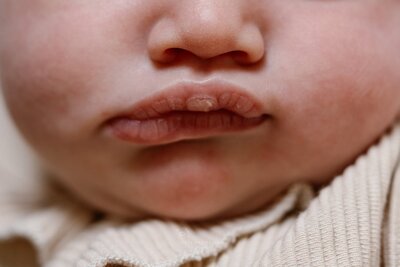 Prachtige baby shoot met slapende newborn in Assen en Groningen.