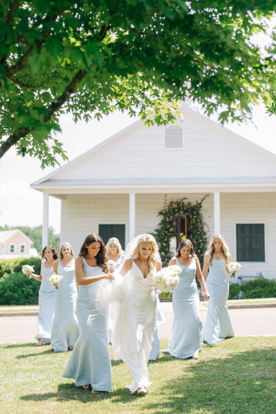 Bridal party photos in Oxford, MS