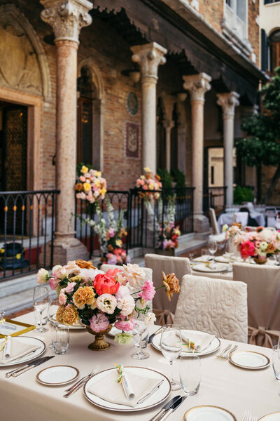 Elegant table setting at Hotel Palazzo Stern, combining sophistication and charm to create a timeless and romantic ambiance for the wedding celebration