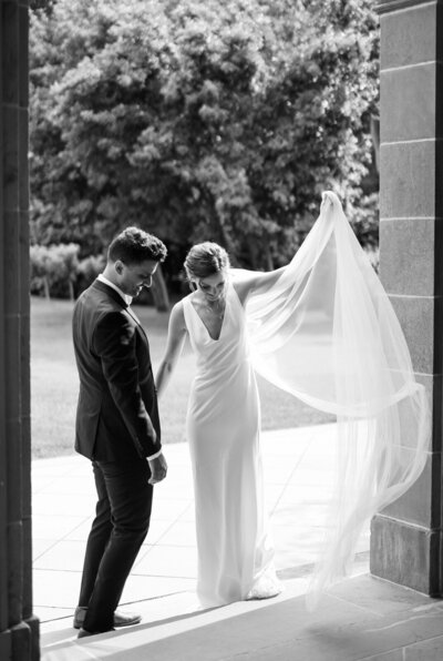 Rhode Island wedding photographer photographs a modern summer wedding at Glen Manor House.