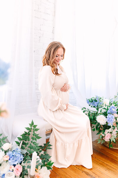 Maternity photo standing underneath spanish moss at the resting place in flora mississippi.