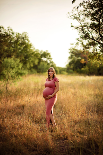 Professional Legacy: Maternity Portraits near San Antonio | Build a professional legacy with family portraits in San Antonio. Our skilled photographer ensures your family's story is portrayed with expertise and style.