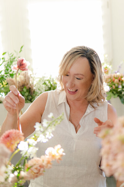 Southern California florist, Elsa from Verde Olivo Floral is designing a wedding centerpiece  in her floral studio.