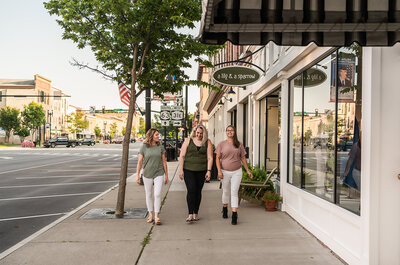 Medina NY Senior Photographer Medina NY Senior Photoshoot Medina NY Mustangs  Medina NY Family photographer. Middleport NY senior, family, 