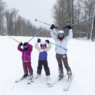 Kristen and daughters skiing
