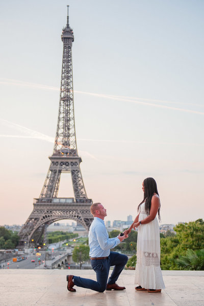 Surprise proposal captured by the Eiffel Tower in Paris.