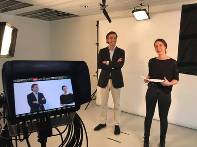 Studio Scripts in actie tijdens een professionele video-opname voor een e-learning project.