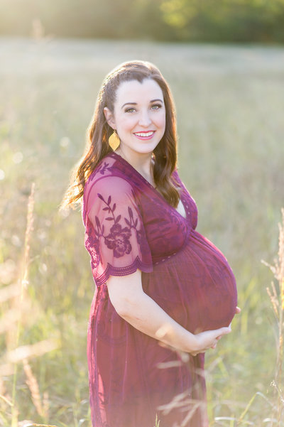 Maternity photography Nashville momma in field