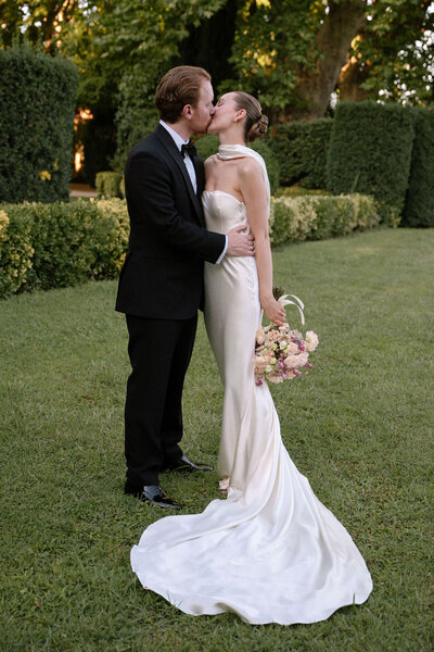 Editorial wedding photographer in Provence