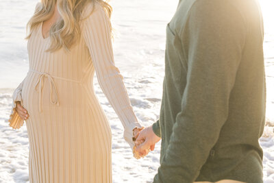 maternity photo on the beach