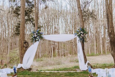Sweet-Blossoms-Maryland-wedding-florist-Woodend-Sanctuary-outdoor-ceremony3